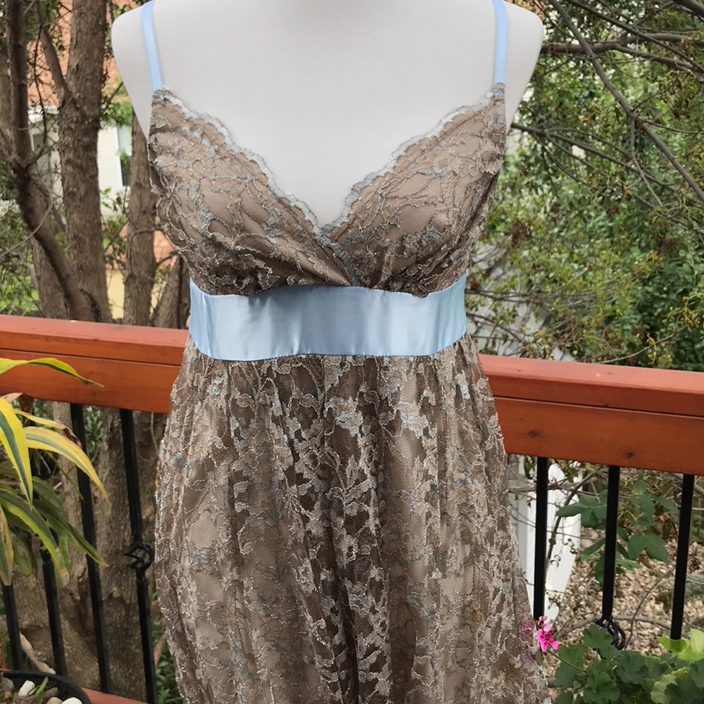 Dress - Picture 2 of 4